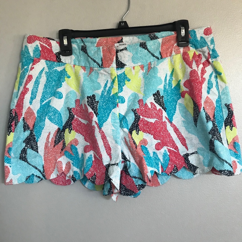Crown & Ivy Multicolor Print Scalloped Hem Shorts